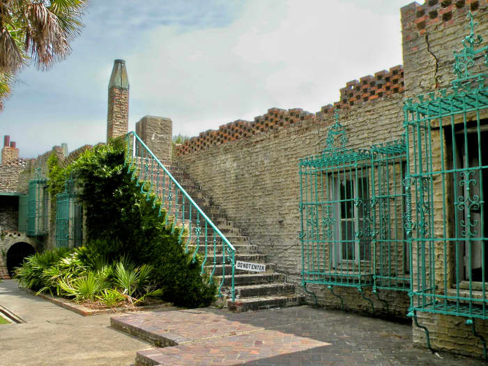The wrought-iron railings on the stairs that ascend to the rooftop were designed by Anna Hyatt Huntington.