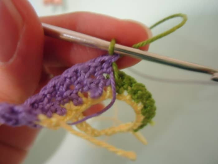 This is how it looks when you change colors in the middle of a row. The previous color is now down, while the current color is up and ready to yarn over for the next stitch.