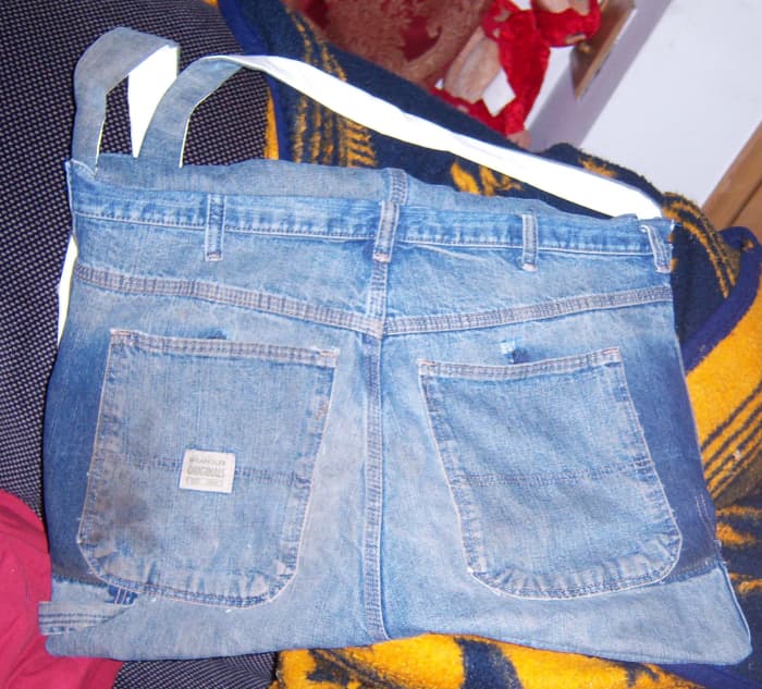How to Make a Messenger Bag out of an Old Pair of Jeans - FeltMagnet
