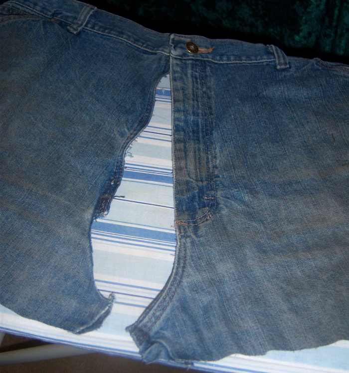 How to Make a Messenger Bag out of an Old Pair of Jeans