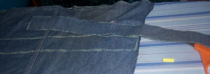 The strap. I cut first one piece, then traced that one to get the right measurement for the second.