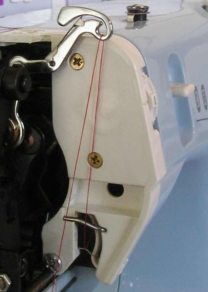 How to Thread a Sewing Machine (With Photos)