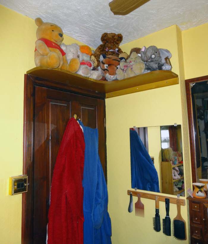 How to Make an OvertheDoor Display Shelf