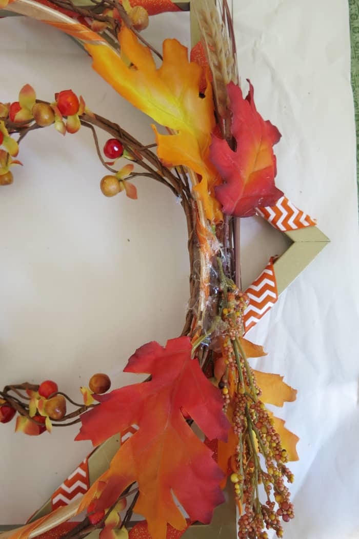 Festive Fall Frame Wreath: DIY Craft Tutorial - FeltMagnet