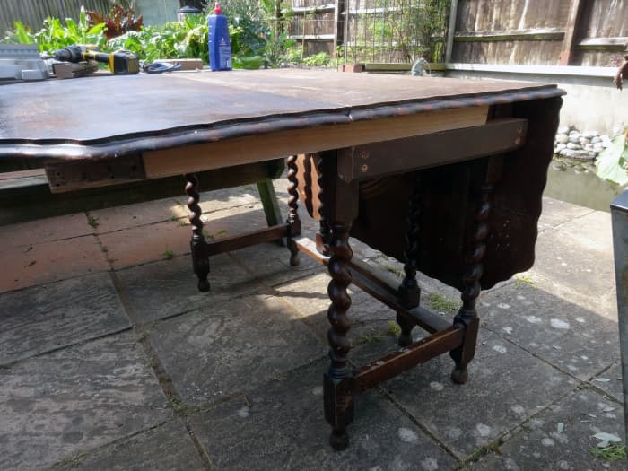 Arm slid in place, to support the drop leaf table top, and supported by the arm support fitted to the table’s side skirt.