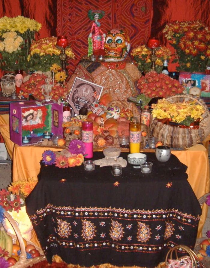 building a dia de los muertos altar