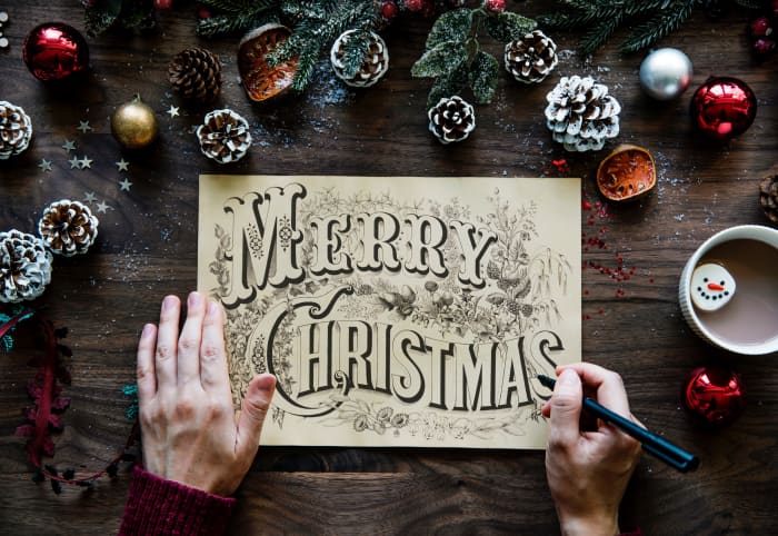Keep the recipient in mind when composing your Christmas messages. Some people might enjoy a humorous card while others might prefer something more sincere.
