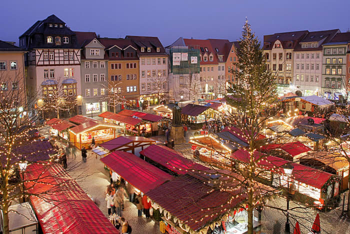 Tiny shops dot the streets in many towns where gifts can be purchased for Christmas. The Christkindlmarkt in Jena, Thuringia is popular among students in this university city.
