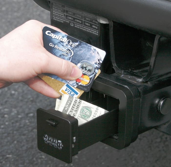 Everyone who hates carrying keys and cards in his pockets while doing sports would love this hitch safe.