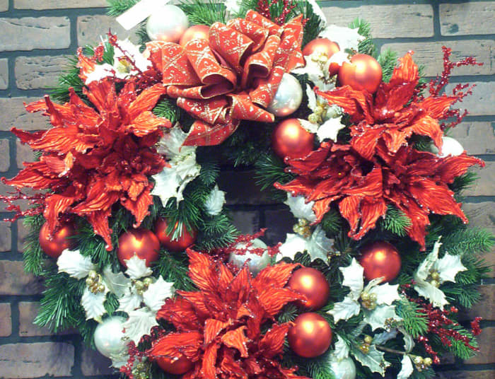 The Christmas wreath, by its circular shape, symbolizes the eternal nature of Christ.