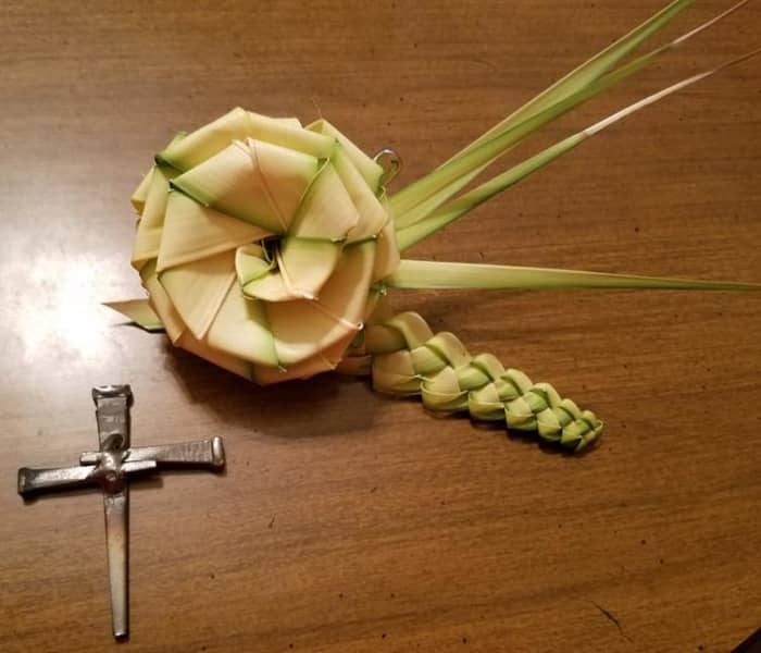 Learn to make your palm rose into a corsage. Instructions on making the folded palm leaf are provided.