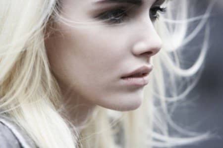 Luminous, pale skin + nude lips + a hint of smoothly blended brown & black eyeshadow does the trick.