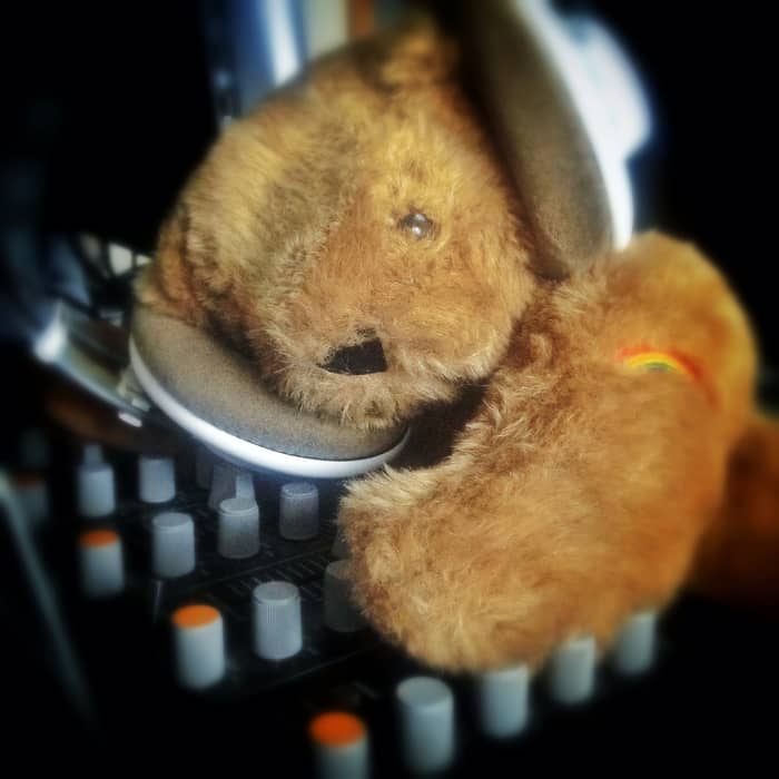 It's always a good idea to send an adorable teddy bears directly to your honey at home, the office or at school.