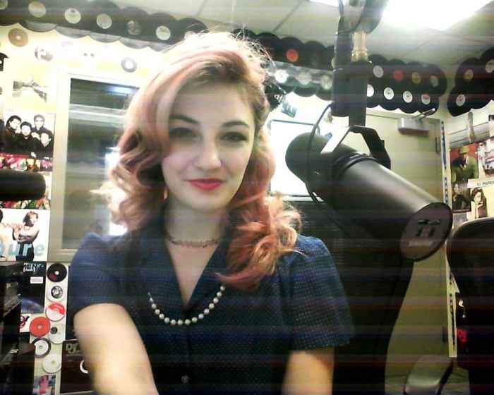 40's style sleeves and hair!