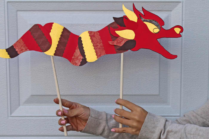 Decorated Chinese Dragon. See link for the printable template from China Family Adventure. Kid Crafts for Chinese New Year