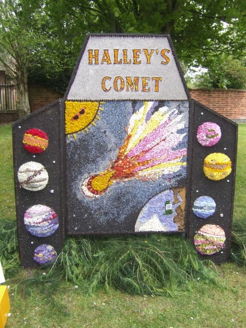 Halley's Comet at Etwall Well Dressing 2010: St. Helen's Church