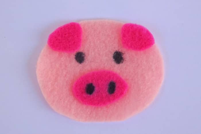 Felt pig made using the template above. The eyes and nostrils were made with a permanent ink marker.