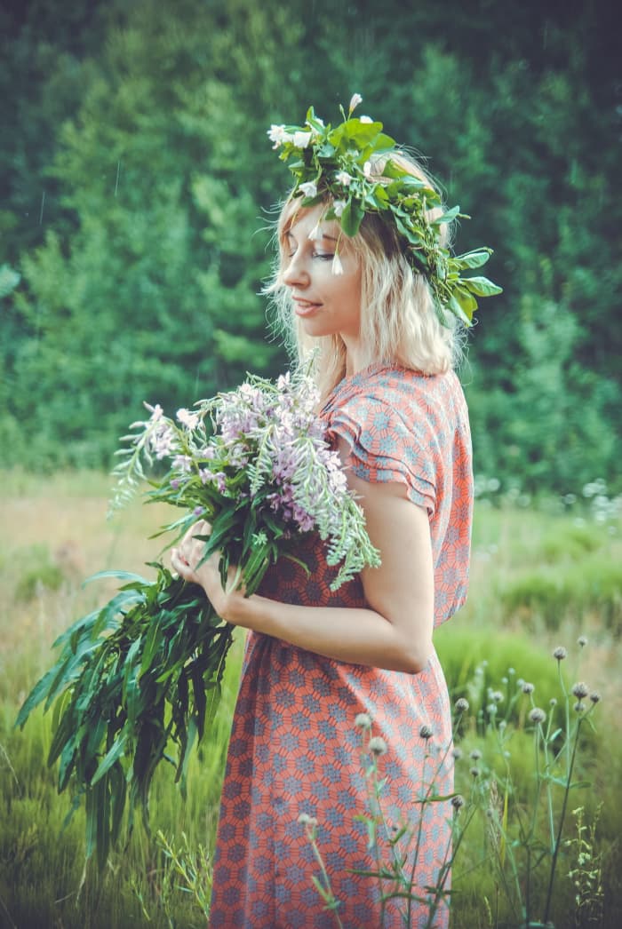 Handfasting can take place outside—and nature makes a beautiful backdrop for this ritual. Just make sure you have permission from whoever owns the land.