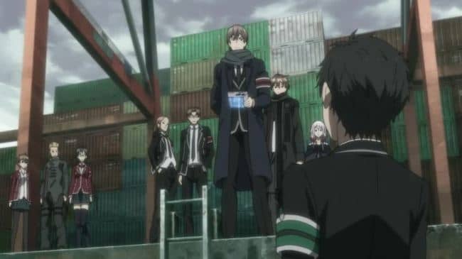 Shu (back) as the tyrannical leader of the Tennozu High student rebels, with Yahiro (front) as his right-hand man and primary commander