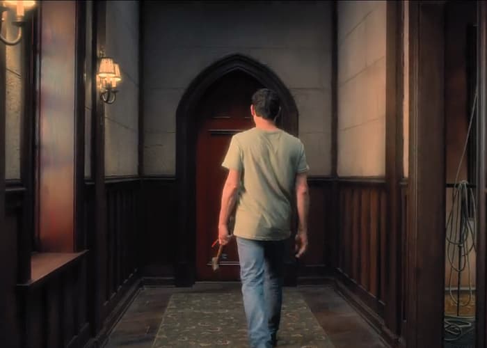 Hugh heads to the Red Room with the hopes of finally opening the door. 'The Haunting of Hill House' season 1 (2018), a Netflix Original Series.