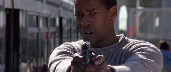 By contrast, Washington's good guy cop lacks any real interest and what is there is quickly forgotten.