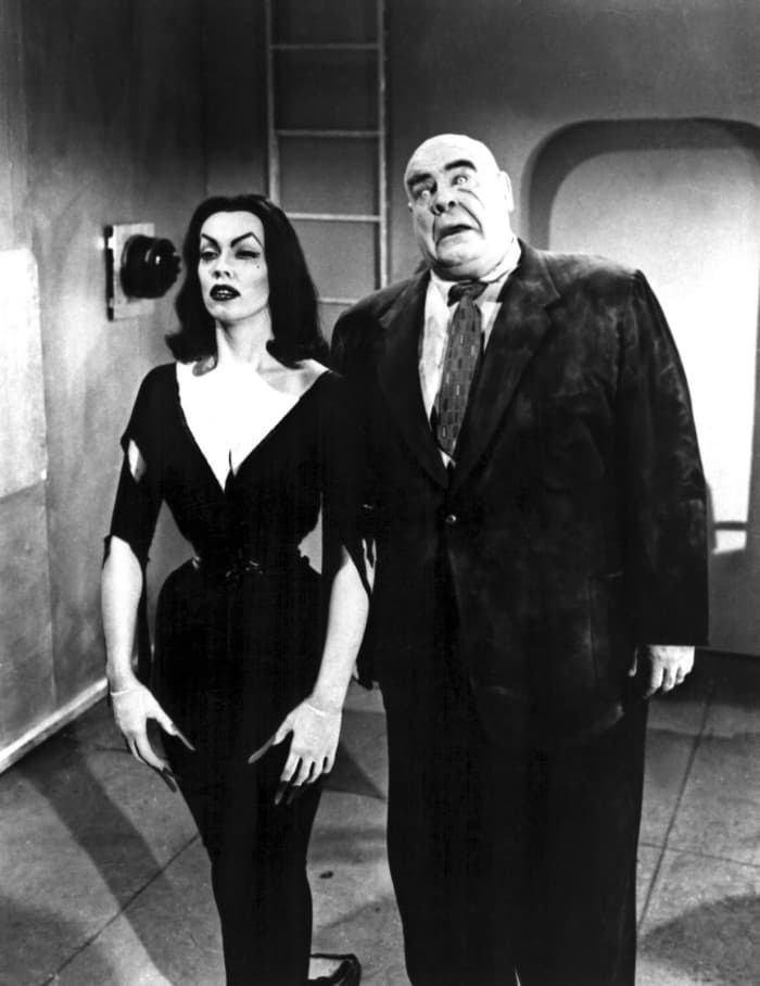 Vampiro and Tor Johnson - two of the cast who spectacularly fail to deliver any kind of performance whatsoever.