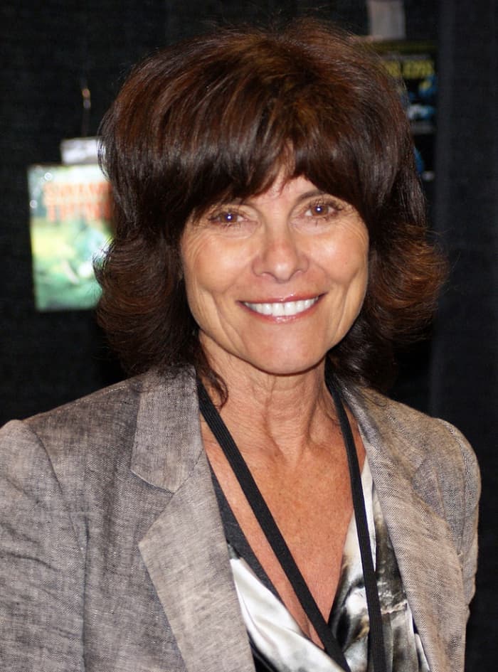 Barbeau is a veteran B-movie actress who sadly still can't lift this film beyond "bargain bucket trash".