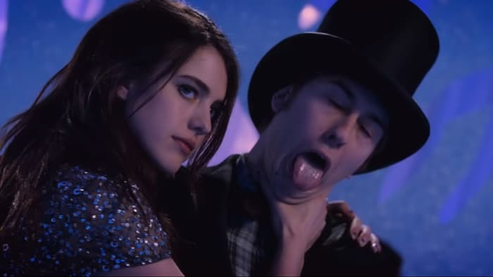 Nat Wolff as Light Turner and Margaret Qualley as Mia Sutton in 'Death Note' (2017), a Netflix adaptation.