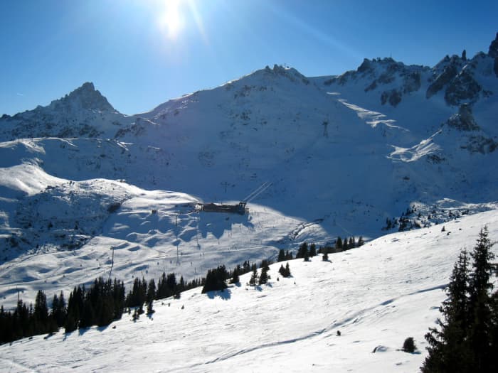 The airplane scene featured before the credits in the film "GoldenEye" was filmed at Courchevel