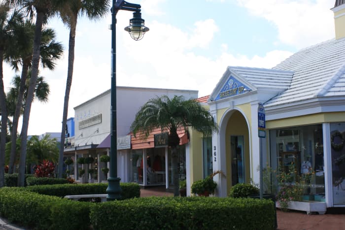 St. Armands Circle offers shopping and dining in a unique setting.