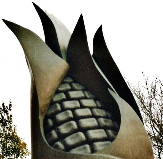Closeup photo of the corn-topped sculpture by Iowa artist Tom Stancliffe.