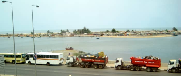 During my first weekend in Luanda, I witnessed the slums (known as "mussekues" in Portuguese) behind my hotel getting "relocated"