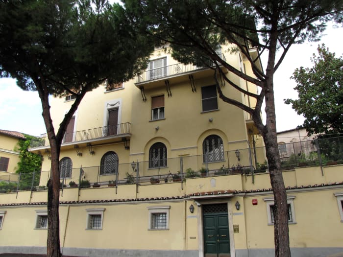 Villa Rosa Convent in Rome, not far from the Colosseum. Huge clean rooms with high ceilings. Paid 90 euro per night.