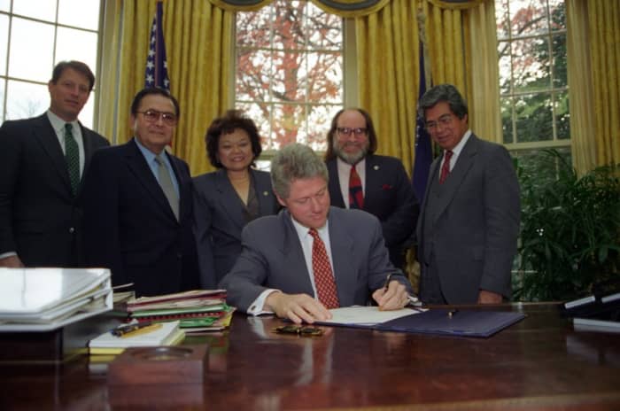 President Bill Clinton signed the official apology to Native Hawaiians. In background, L to R - VP Al Gore, Sen Daniel Inouye, Rep Patsy Mink, Rep Neil Abercrombie, Sen Daniel Akaka.