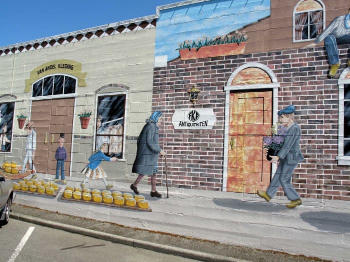 In the car park opposite the Windmill Bed and Breakfast is a beautiful Mural depicting a Dutch lifestyle along Front Street