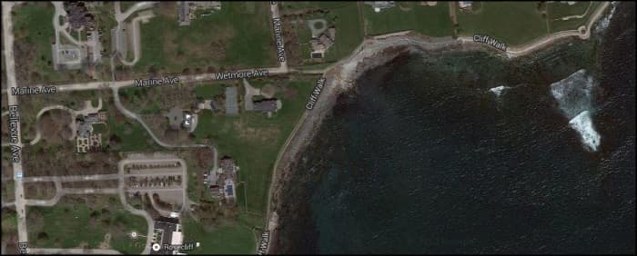 Many casual hikers will start their Cliff Walk from this junction. There is a small trail at the end of Westmore Ave that leads to the Cliff Walk.