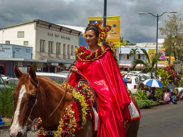Pā‛ū rider from the island of Hawai֝i. Hawai֝i’s color is red and its flower is the ֝ohi֝a lehua.