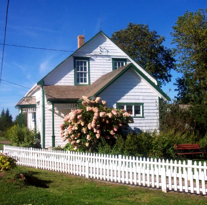 The house in New London, a short distance from New London Harbor, Green Gables and Cavendish Beach