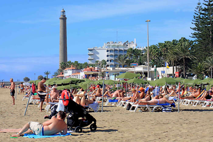 The western end of Playa de Maspalomas and the 56m (184 ft) Faro de Maspalomas lighthouse in the resort of Meloneras. The lighthouse was built in 1886