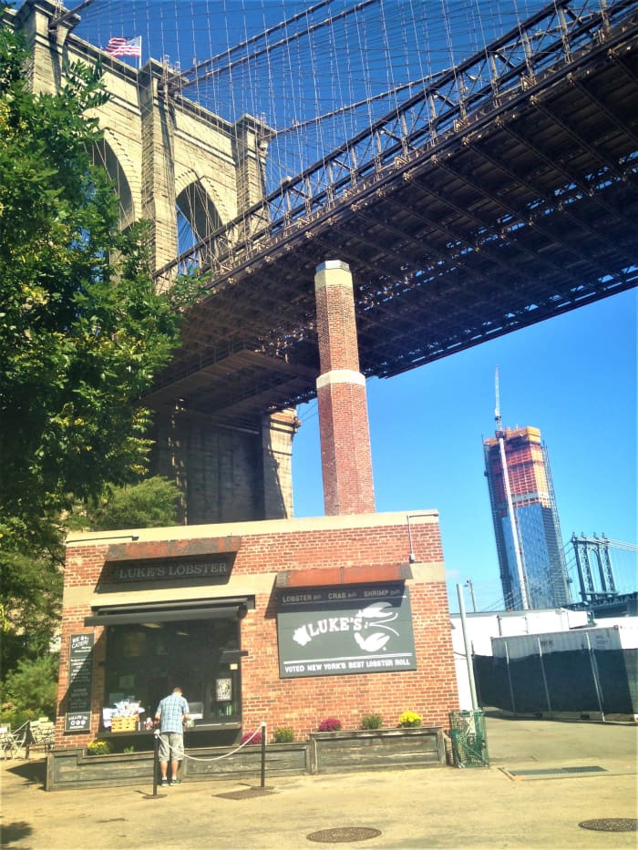 Luke's Lobster delivers seaside shack vibes and excellent seafood right under the Brooklyn Bridge, and is one of the best things to do near the Brooklyn Bridge.