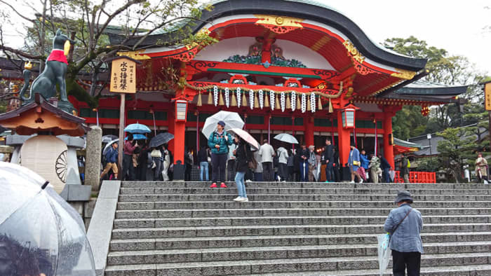 The Japanese saying “shou ga nai” is often applicable to bad weather days, such as this wet afternoon at Fushimi Inari Taisha. You just have to make the best of things.
