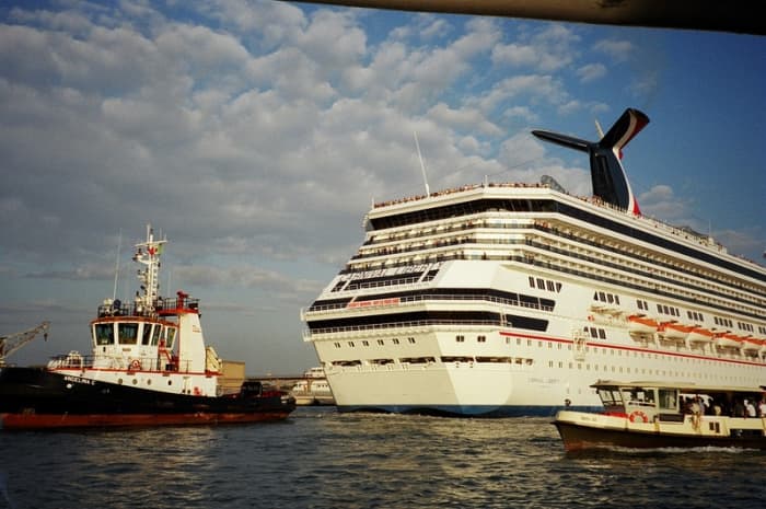 A cruise ship is propelled by tugs through the Laguna Veneta (the Venetian Lagoon) east of Venice.