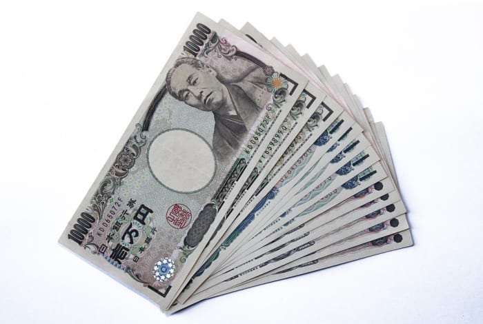 As one of the safest countries in the world, carrying large amounts of cash when traveling alone in Japan is not a safety concern.