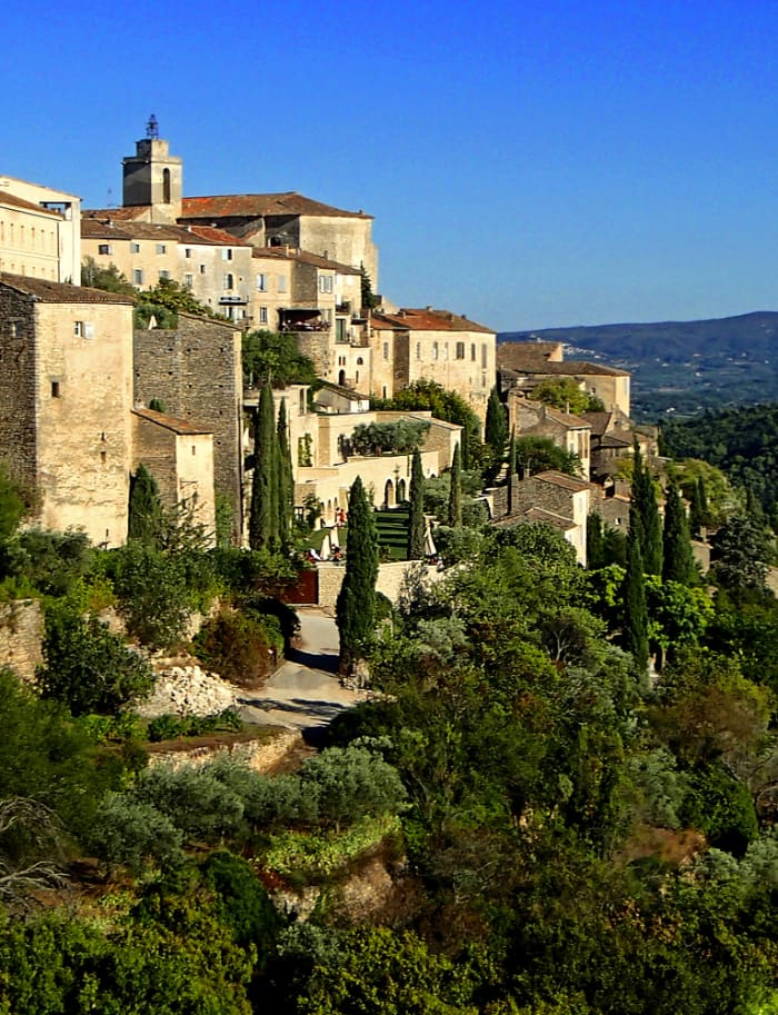 Surrounded by mountains and hills, Gordes is the most impressive perched village of Provence.