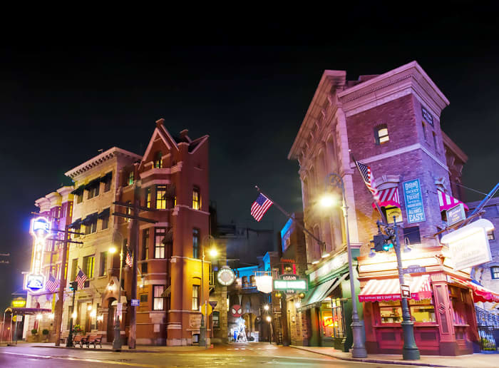 “Starlight hour” at Universal Studios Japan. Theme parks at night are home to splendid night photography opportunities.