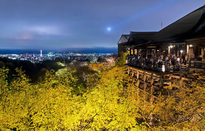 Kiyomizu Temple terrace during the “blue hour.” One of the most spectacular sights of Japan’s Kansai region.