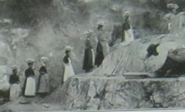 The process of extracting kaolin was very labour intensive.