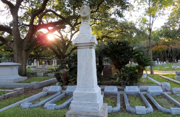 Visiting The Historic Washington Cemetery In Houston, Texas - WanderWisdom