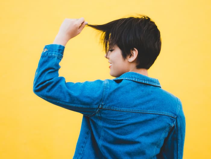 Cutting your hair short in a dream can indicate the lightening of a burden or a radical inner transformation.