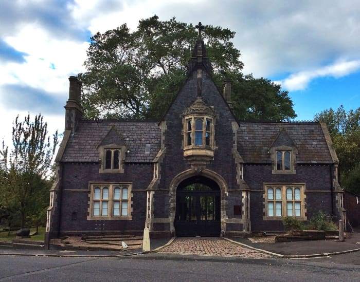The grand entrance to the Warstone Cemetery, with the War Stone itself just to the left of the building.